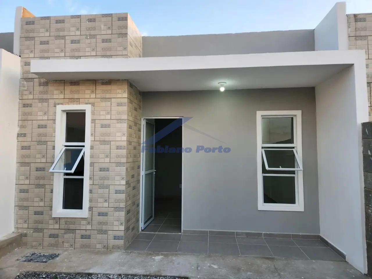 Casa Moderna no Portal Sudoeste - 2 Qts (Suíte com Closet) e Beco Lateral — Três Irmãs
